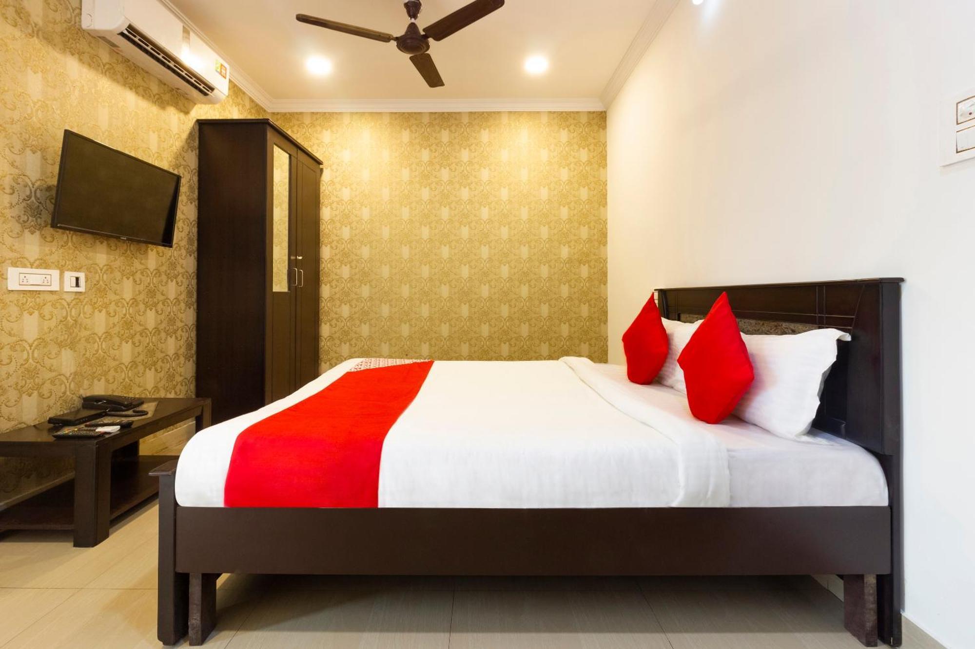 โอโย 44583 อัลไพน์ โกลว์ ไฮต์ Hotel Trimulgherry ภายนอก รูปภาพ