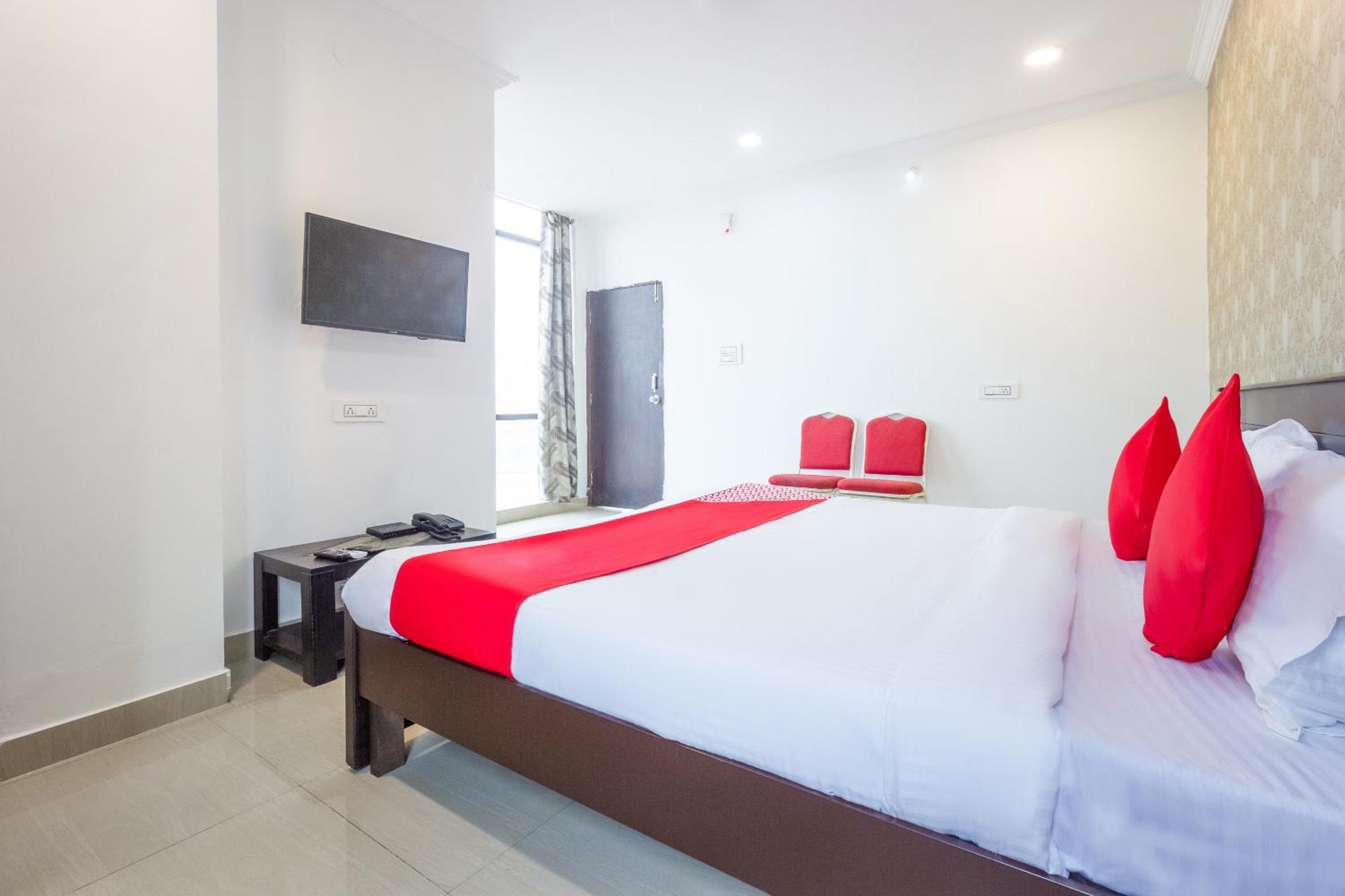 โอโย 44583 อัลไพน์ โกลว์ ไฮต์ Hotel Trimulgherry ภายนอก รูปภาพ